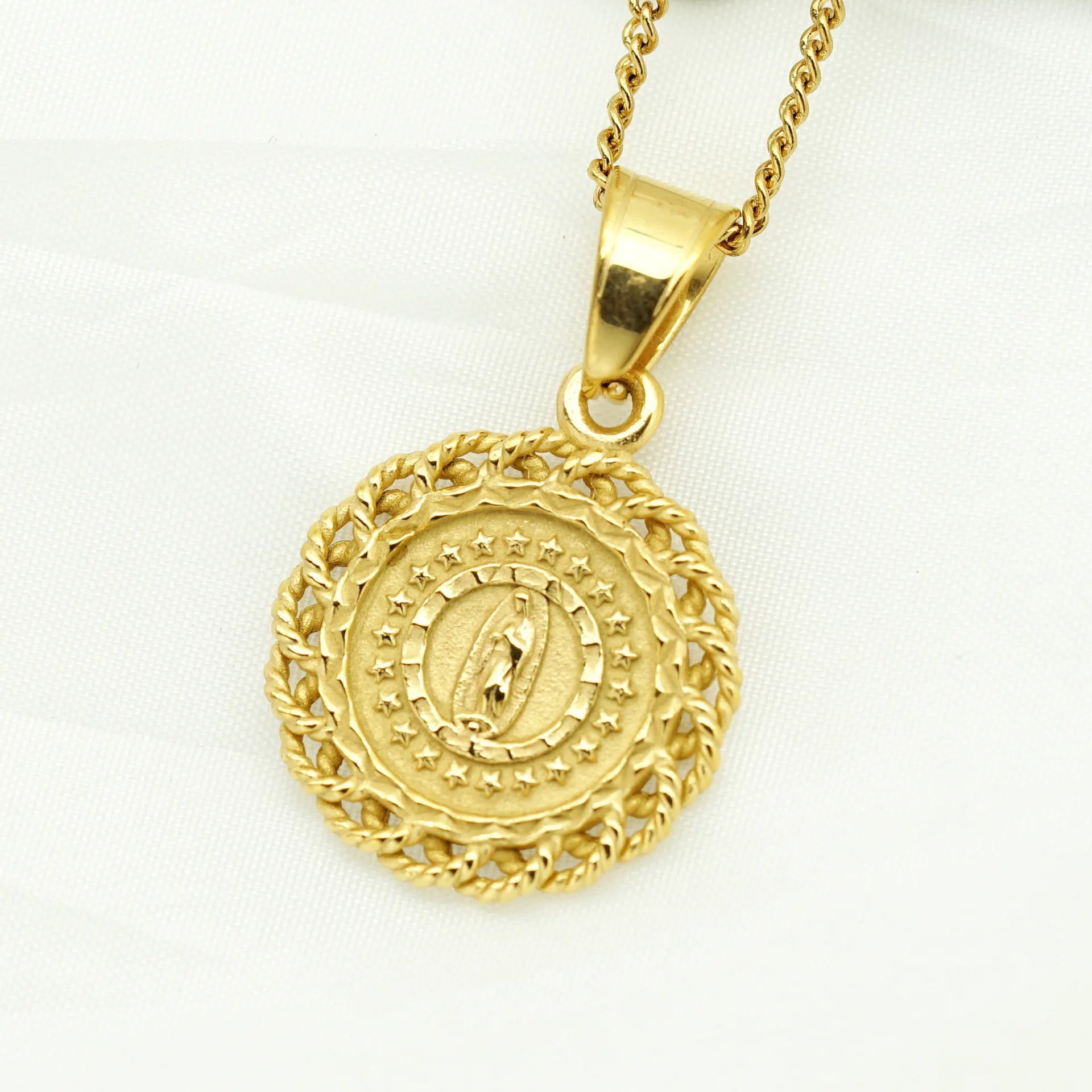 Collares católica para hombres y mujeres, colgante de acero inoxidable 316L, Color dorado, madre religiosa, Virgen María, joyería, regalos de navidad