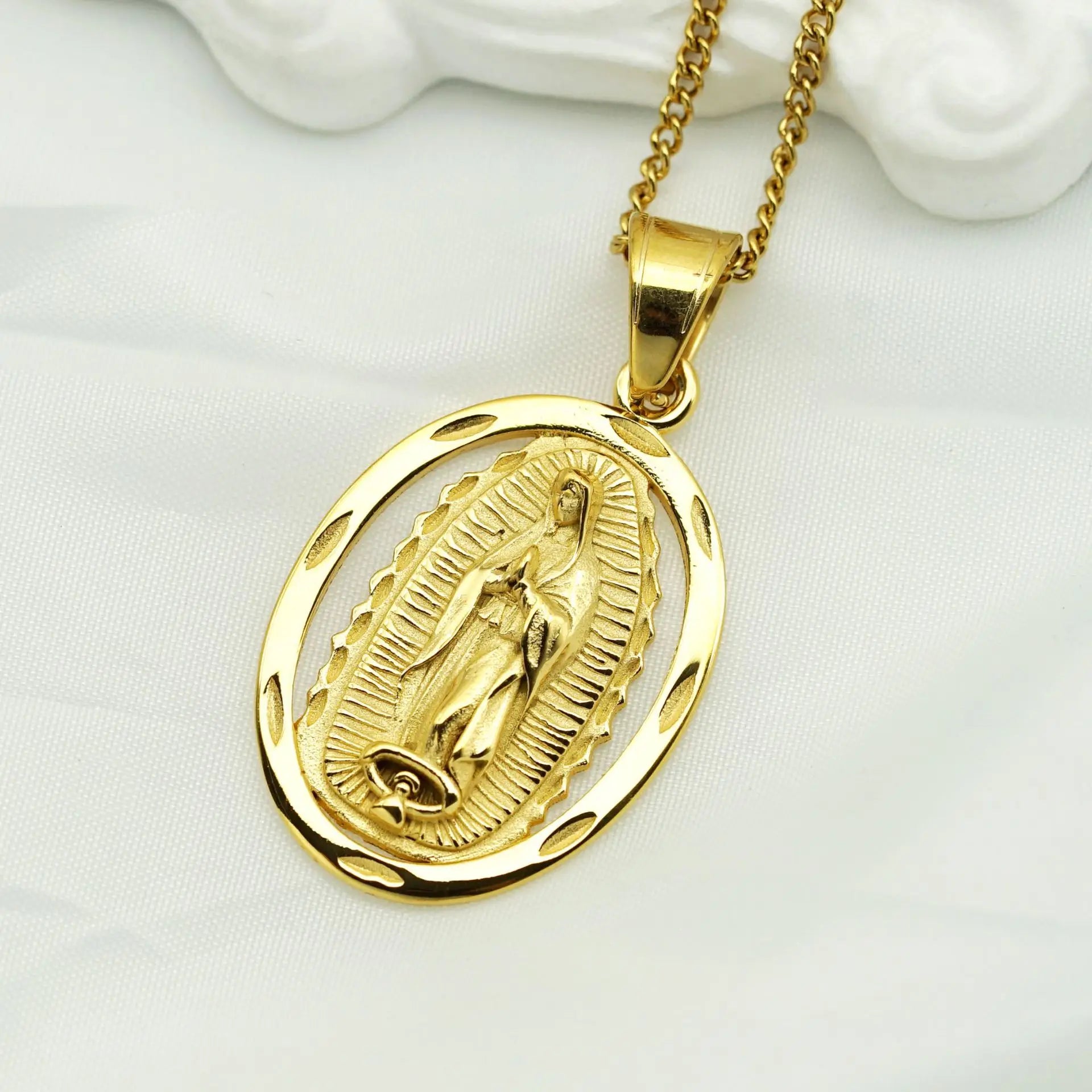 Collares católica para hombres y mujeres, colgante de acero inoxidable 316L, Color dorado, madre religiosa, Virgen María, joyería, regalos de navidad