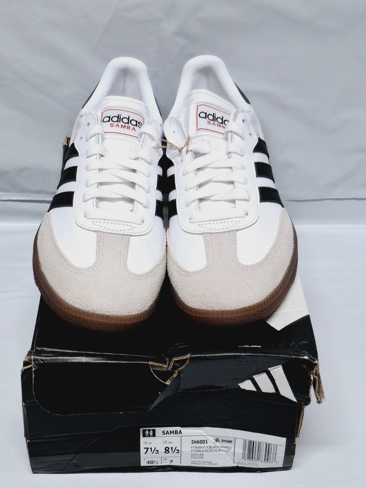 ADS-26 /Adidas Samba shoes, WHITE, size (7.5US men-8.5US women) Used/Damaged box