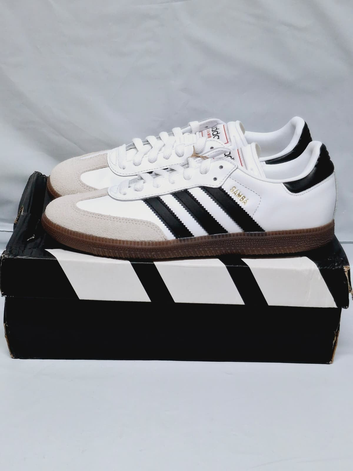 ADS-26 /Adidas Samba shoes, WHITE, size (7.5US men-8.5US women) Used/Damaged box