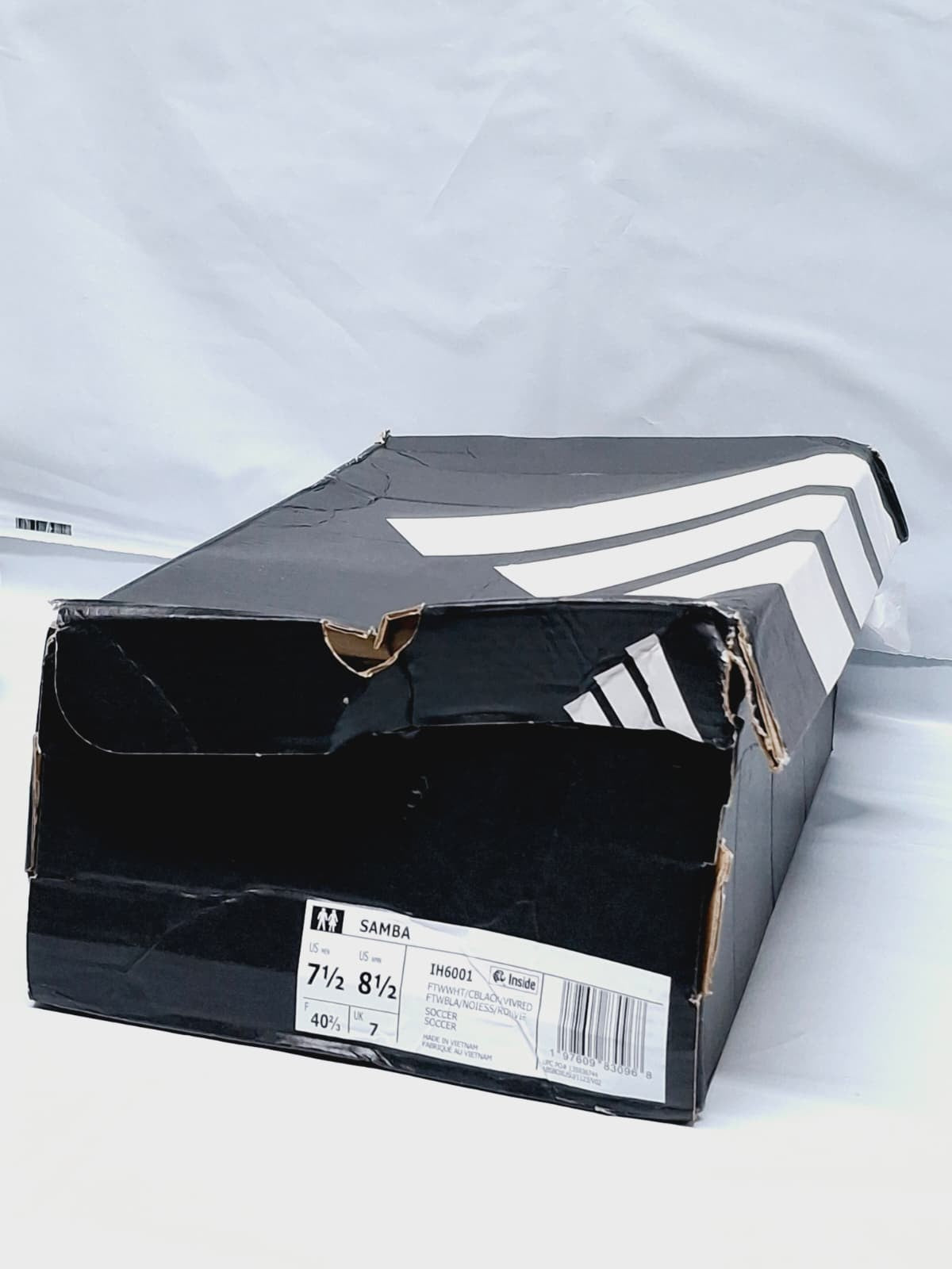 ADS-26 /Adidas Samba shoes, WHITE, size (7.5US men-8.5US women) Used/Damaged box